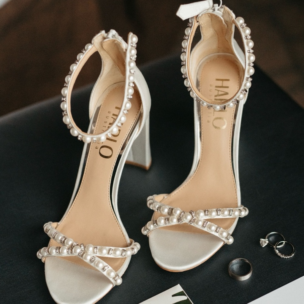 Harlo white heels size 6 1/2